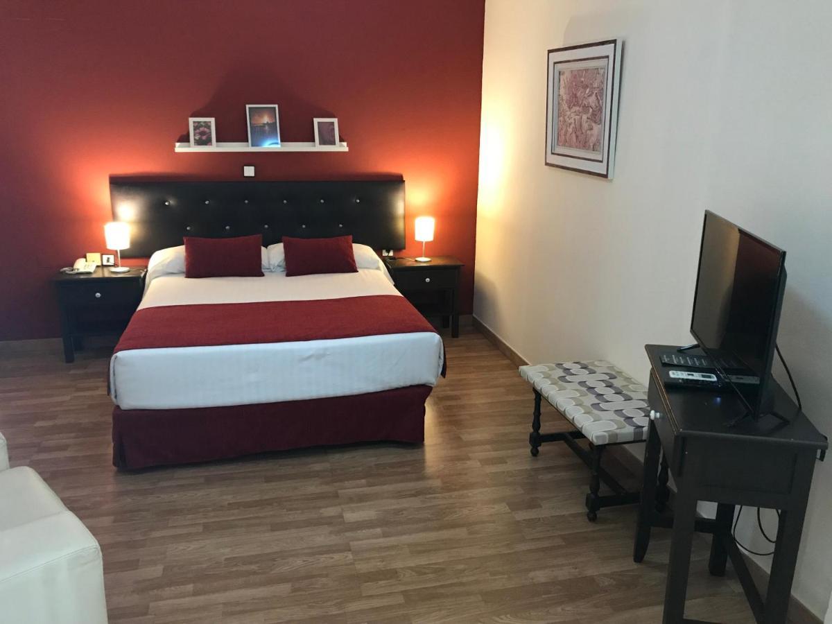 Hotel Jm Jardin De La Reina Guillena Dış mekan fotoğraf